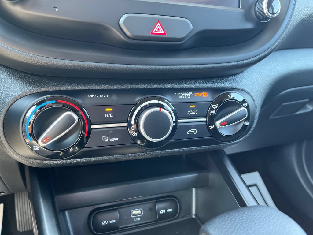 Used 2025 Kia Soul LX w/ LX Technology Package FWD image 19