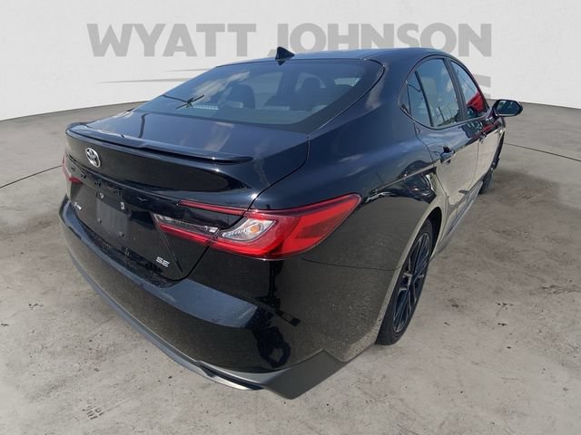 Used 2025 Toyota Camry SE FWD image 9
