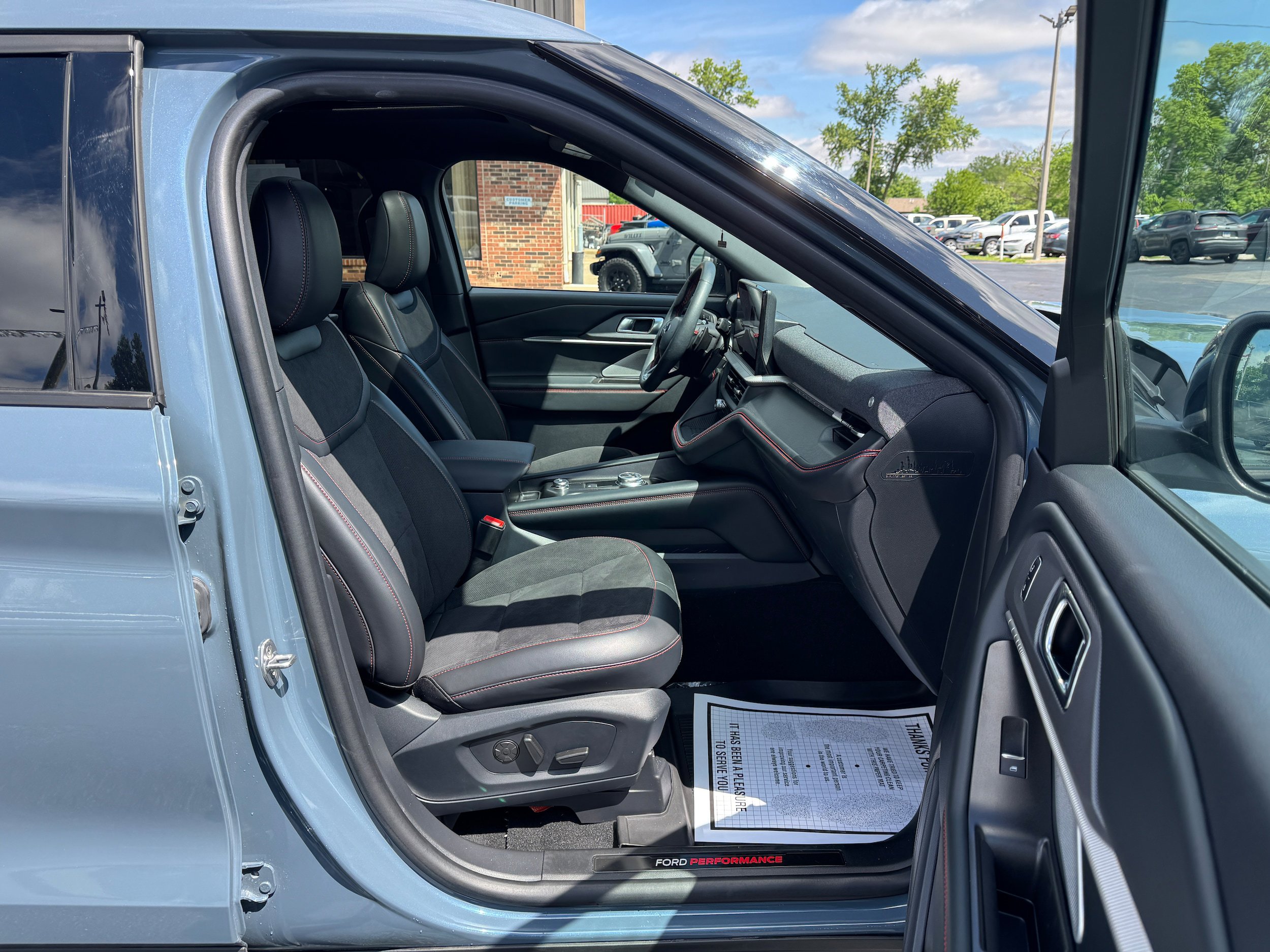 Used 2025 Ford Explorer ST AWD/4WD image 17