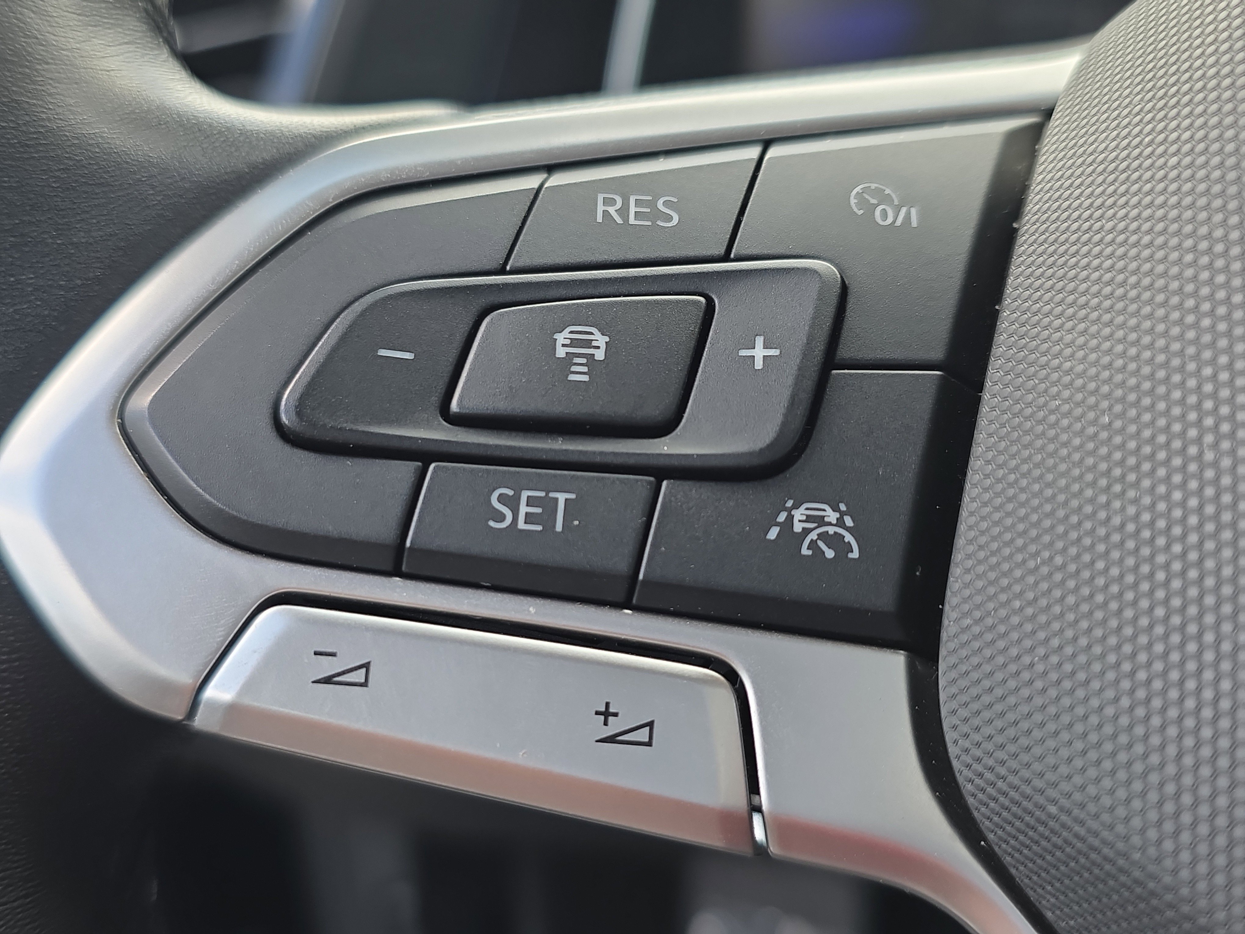 Used 2024 Volkswagen Jetta SE image 29