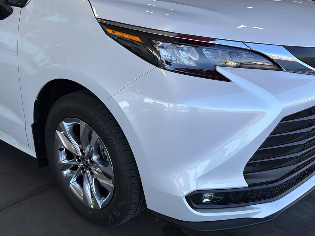 New 2026 Toyota Sienna XLE AWD/4WD image 8
