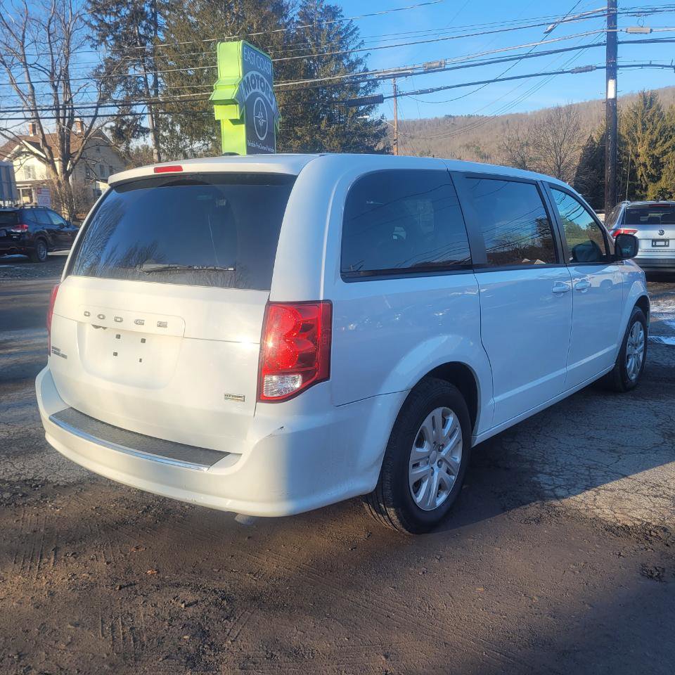 Used 2018 Dodge Grand Caravan SE w/ UConnect Hands-Free Group image 8
