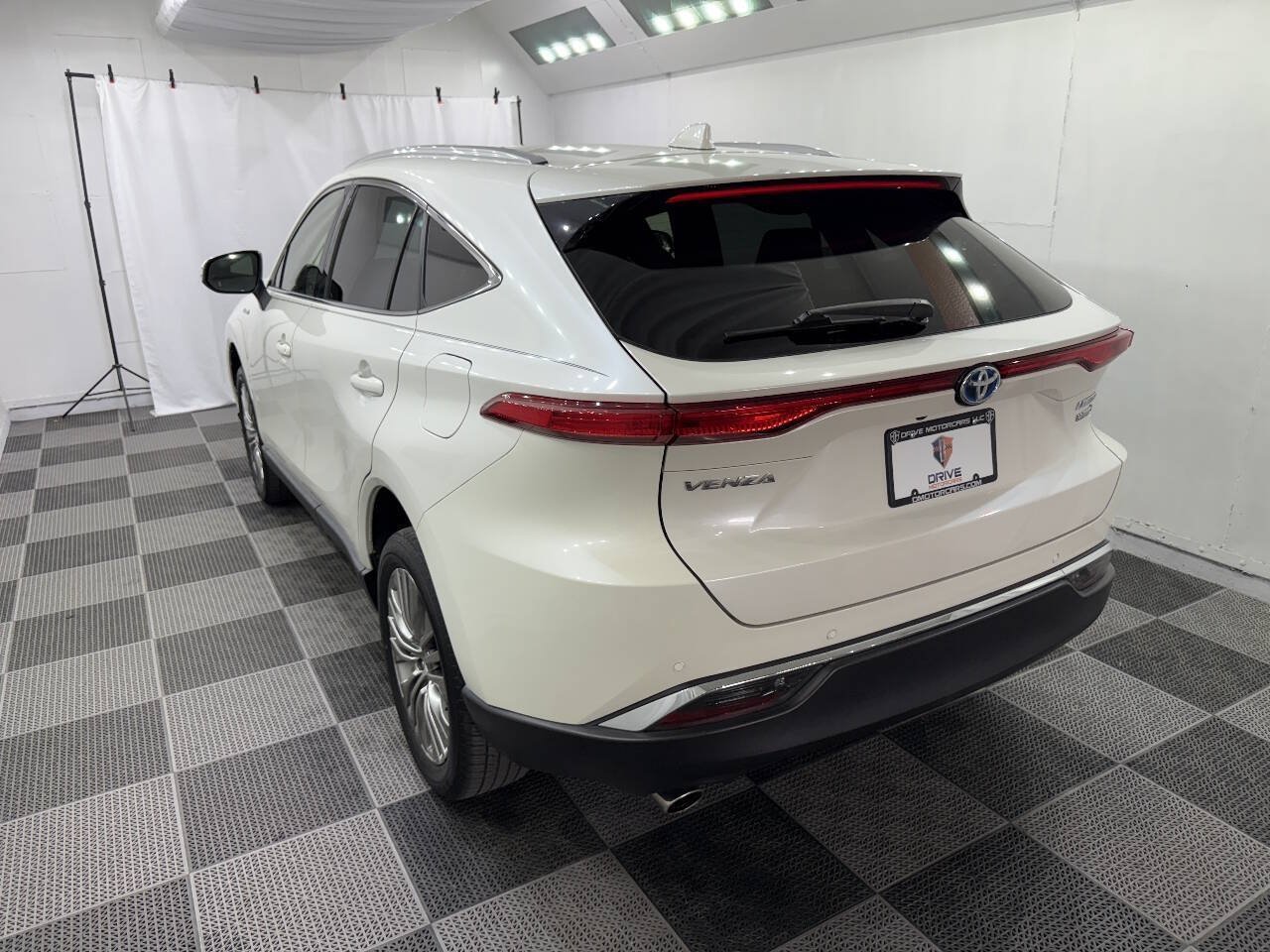 Used 2021 Toyota Venza Limited AWD/4WD image 4