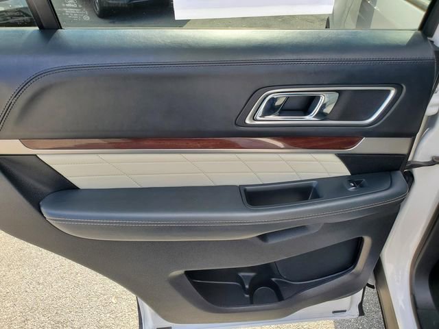 Used 2017 Ford Explorer Platinum image 16