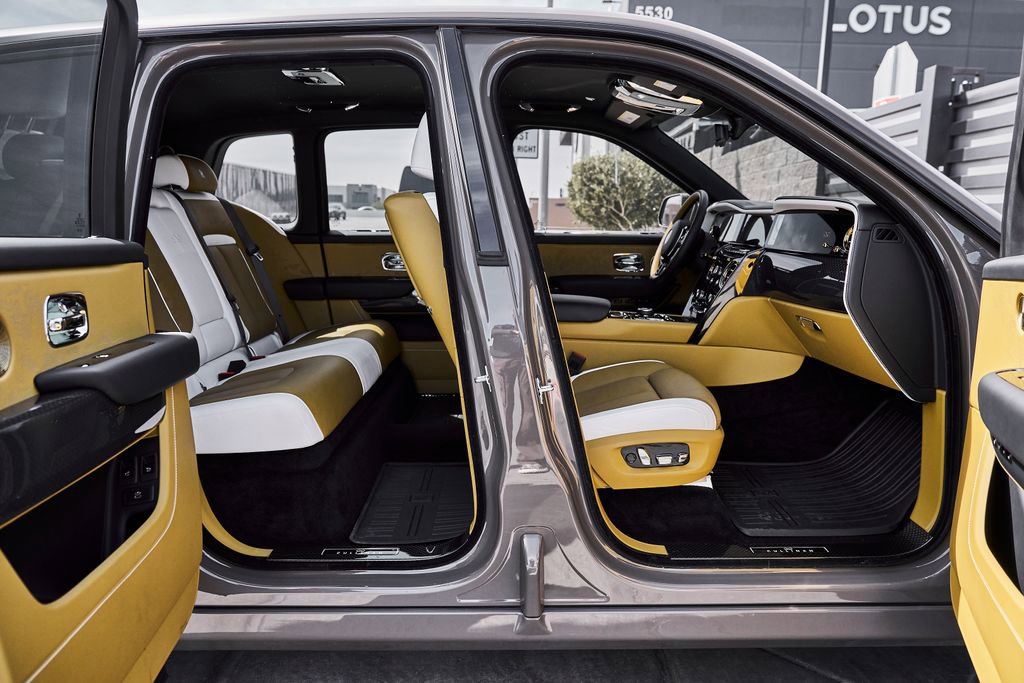 Used 2026 Rolls-Royce Cullinan Black Badge image 25