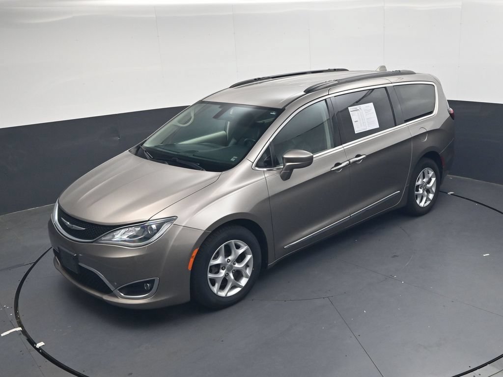 Used 2017 Chrysler Pacifica Touring-L w/ Tire & Wheel Group FWD image 32