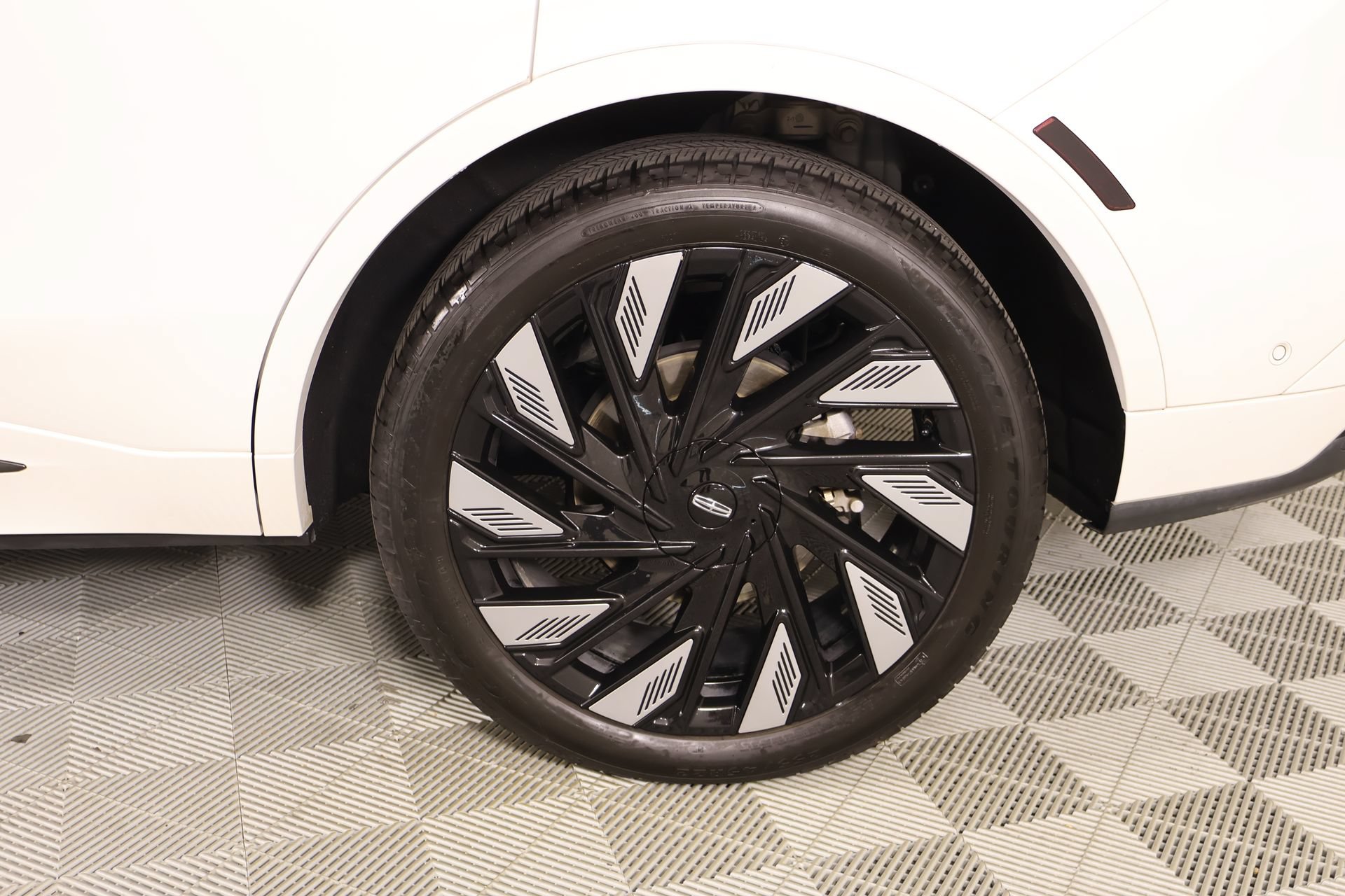 Certified 2024 Lincoln Nautilus Black Label w/ Jet Appearance Package (87T) AWD/4WD image 19