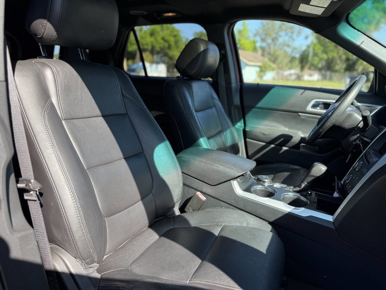 Used 2013 Ford Explorer XLT AWD/4WD image 27