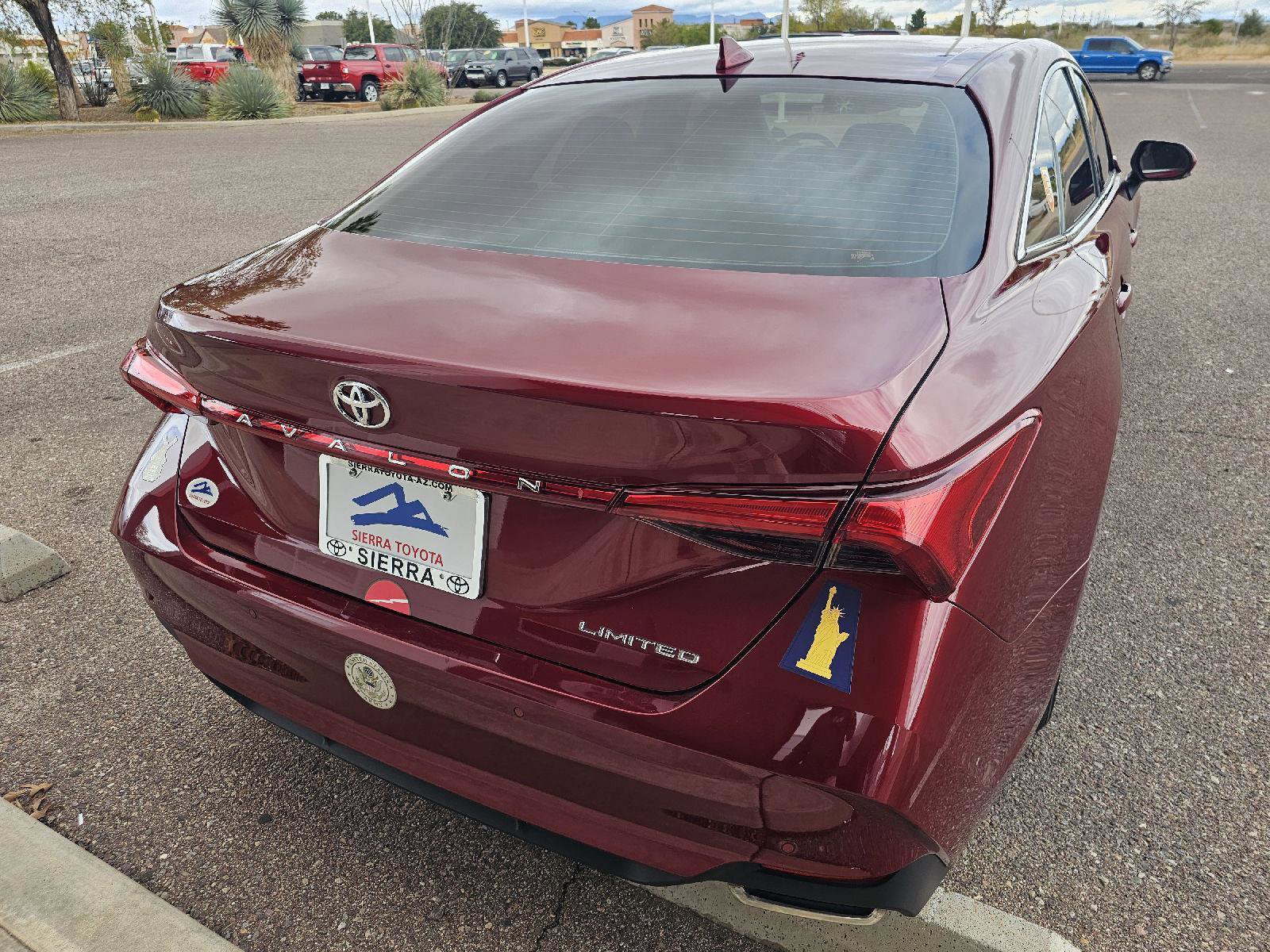 Used 2022 Toyota Avalon Limited image 11