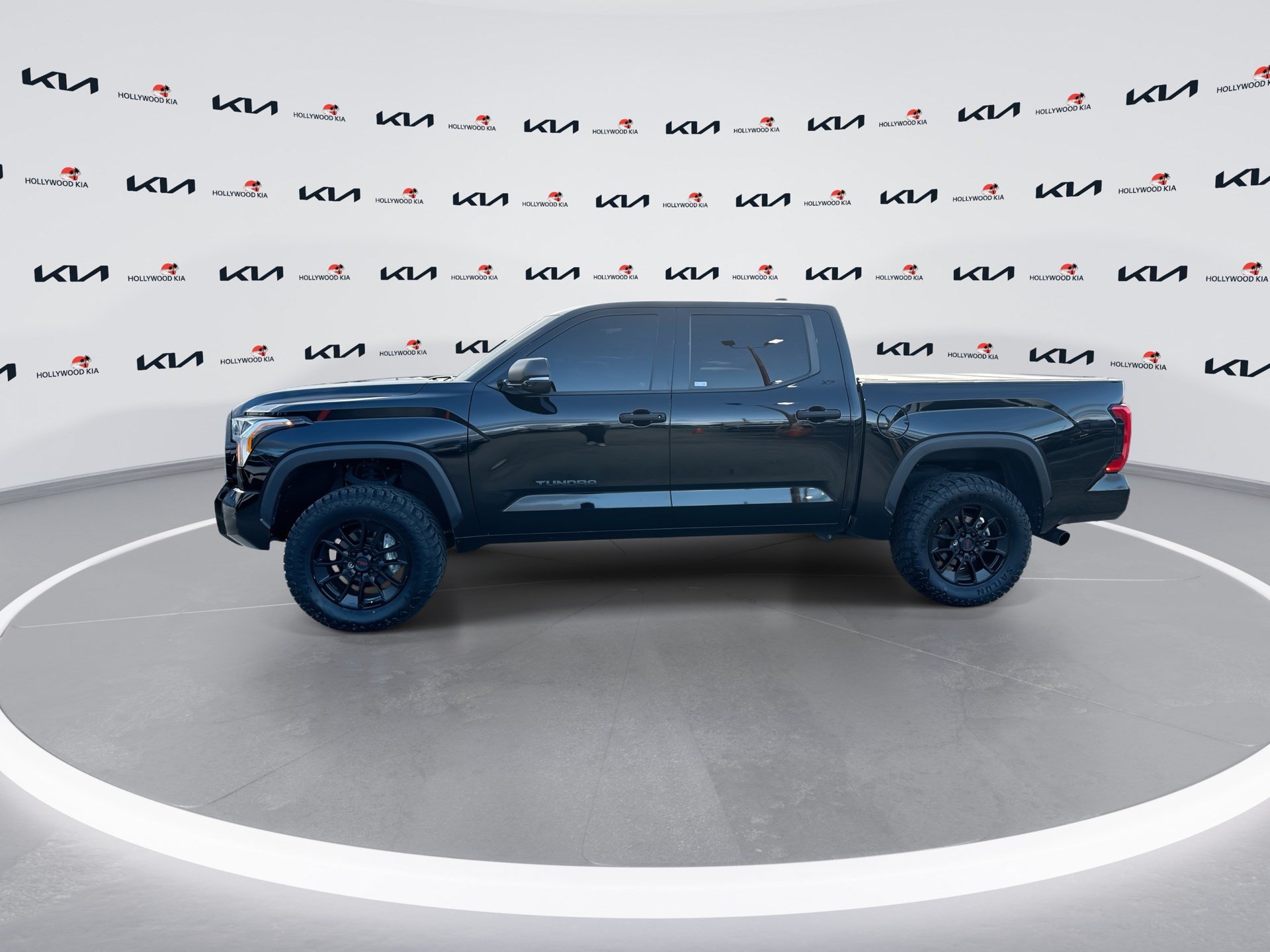 Used 2023 Toyota Tundra SR5 w/ SR5 Convenience Package AWD/4WD image 5