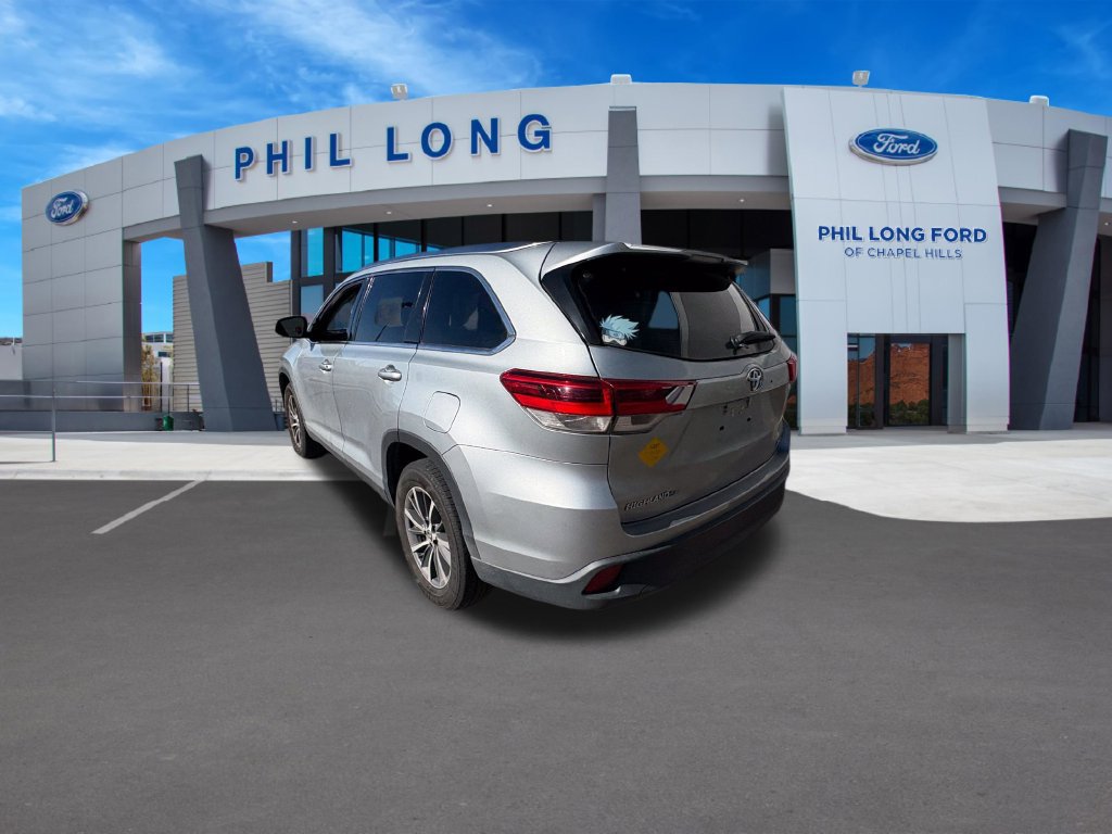 Used 2019 Toyota Highlander XLE FWD image 4