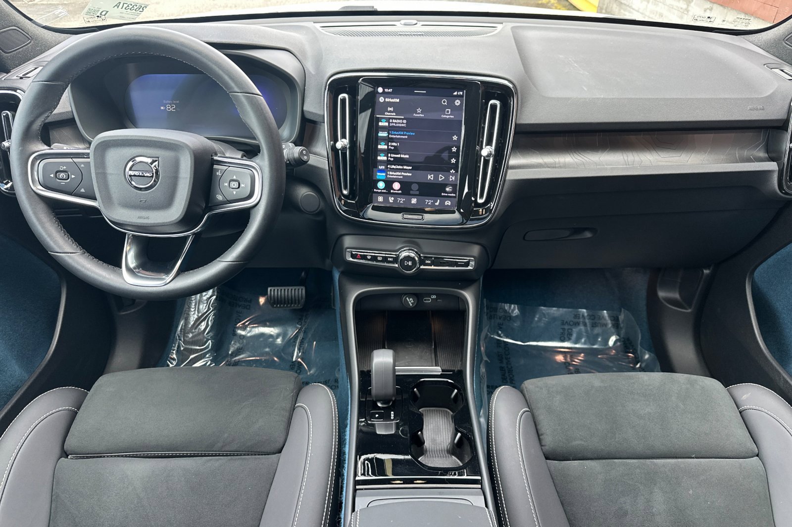 Used 2025 Volvo EX40 Ultra w/ Protection Package Premier image 3