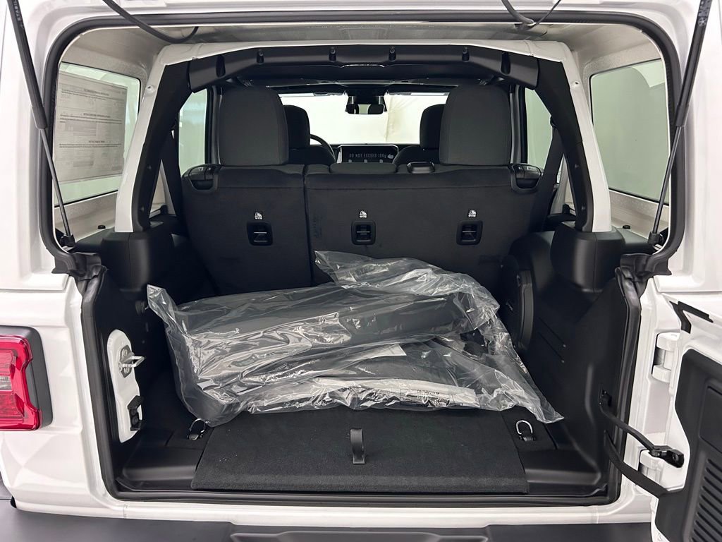 New 2026 Jeep Wrangler Unlimited Rubicon AWD/4WD image 9