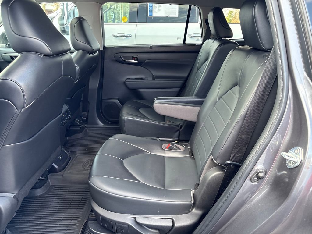 Used 2022 Toyota Highlander XLE image 33