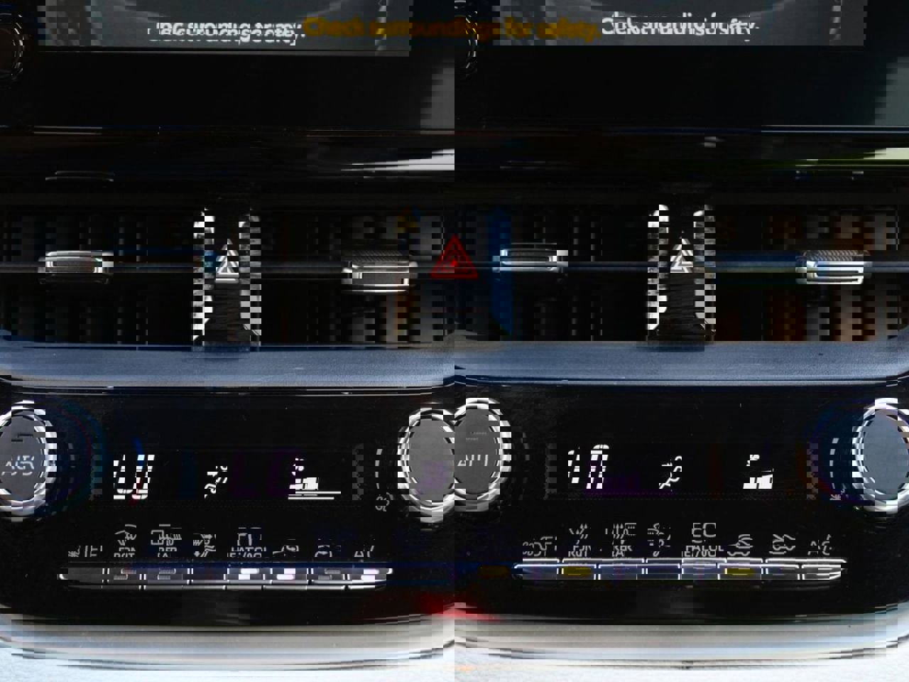 Used 2025 Toyota Corolla SE image 18