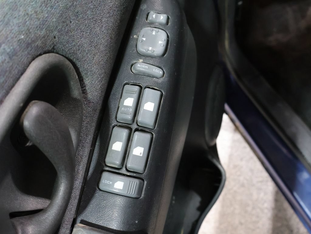 Used 2000 Chevrolet Blazer LS w/ LS Preferred Equipment Group AWD/4WD image 13