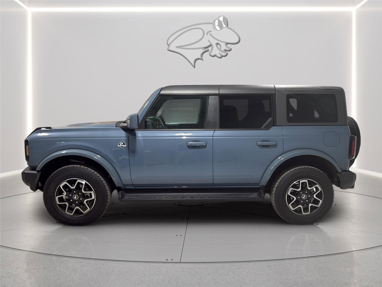 Used 2025 Ford Bronco Outer Banks AWD/4WD image 2