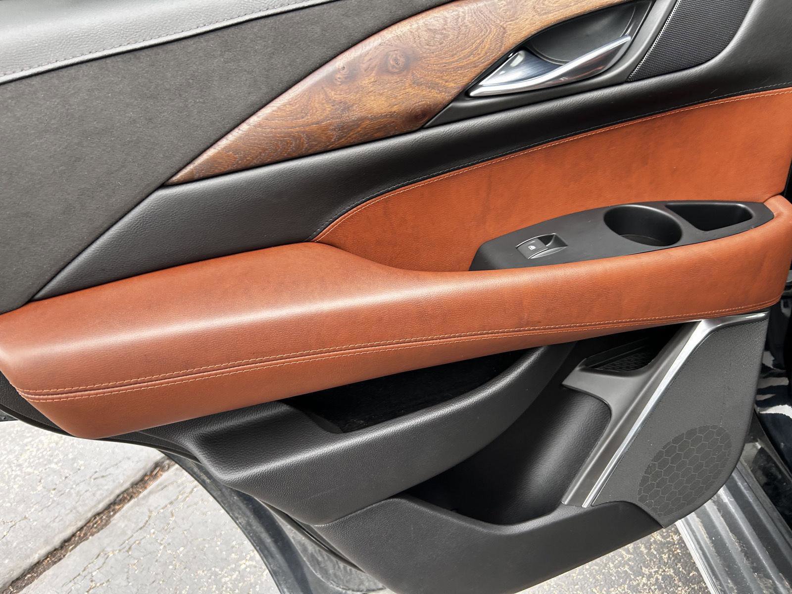 Used 2017 Cadillac Escalade Luxury image 12