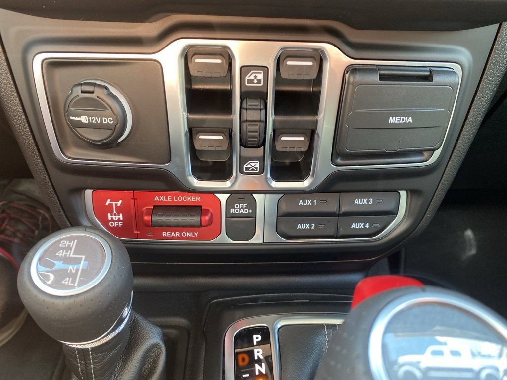 New 2025 Jeep Gladiator Mojave w/ Convenience Group image 28