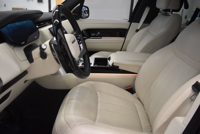 Used 2025 Land Rover Range Rover SE AWD/4WD image 21