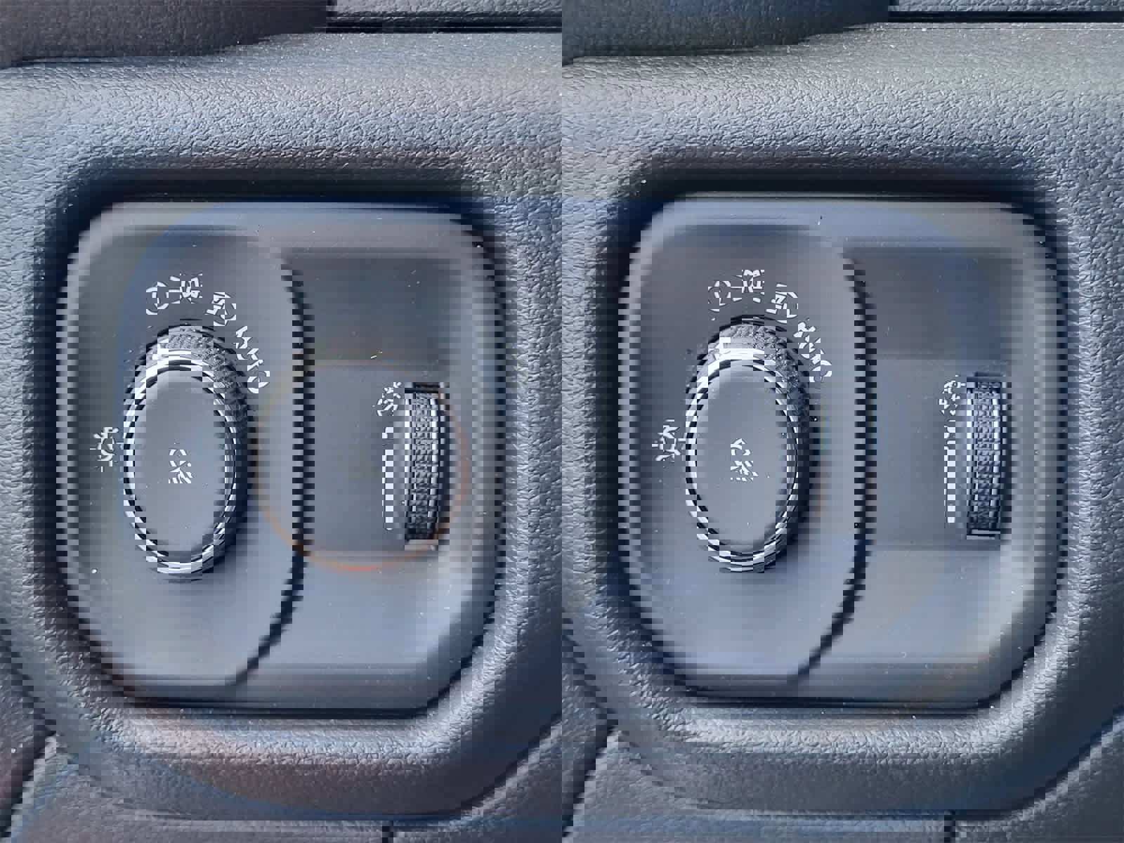 Used 2024 RAM 2500 Tradesman w/ Chrome Appearance Group image 21