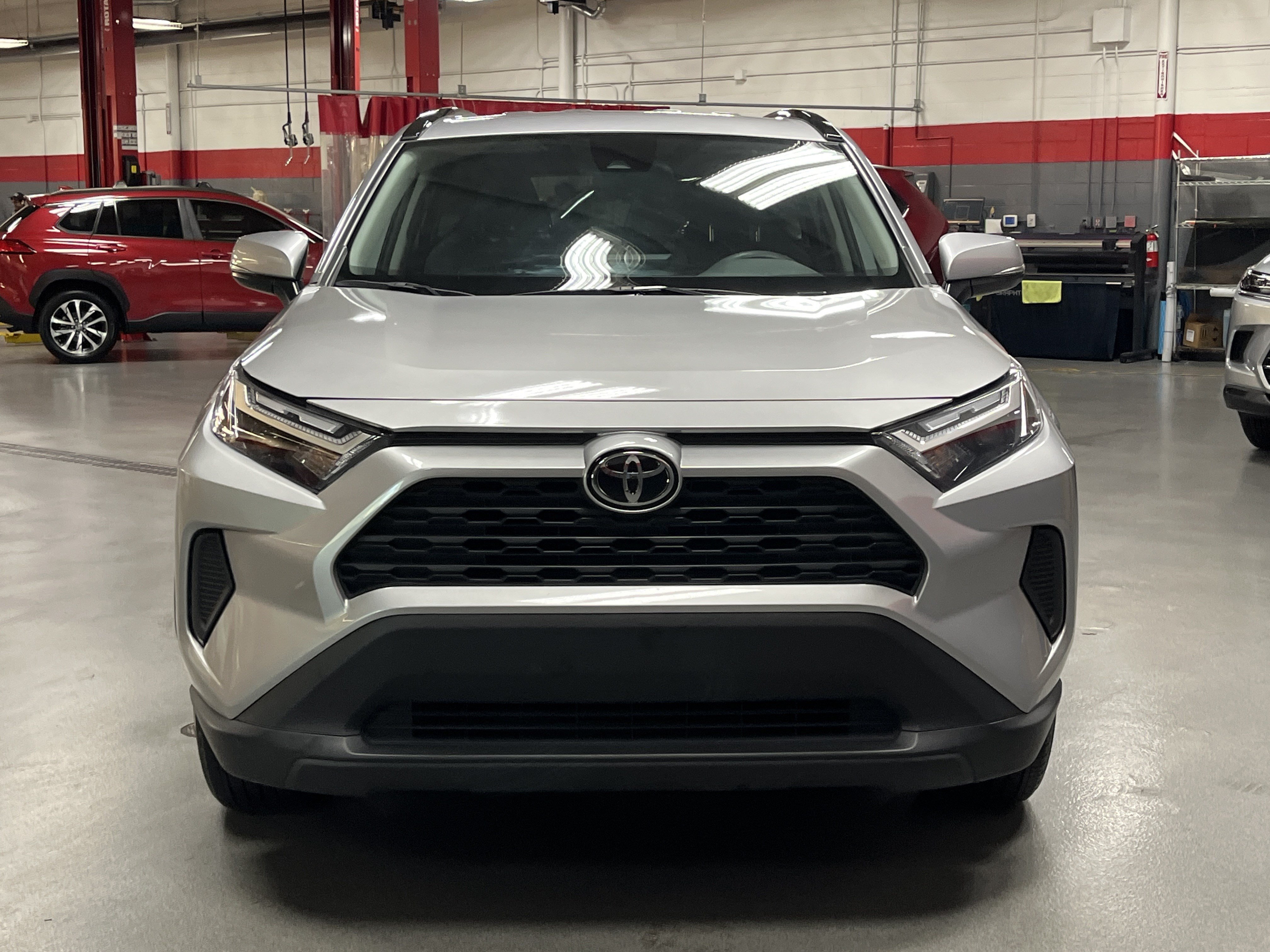 Used 2025 Toyota RAV4 XLE FWD image 3