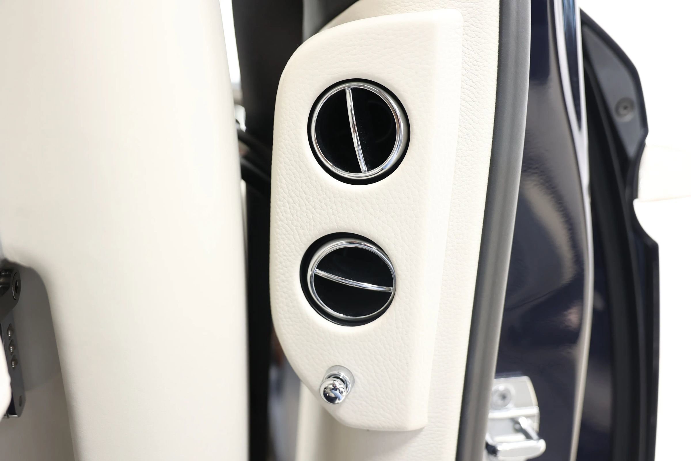 Used 2015 Rolls-Royce Ghost image 90