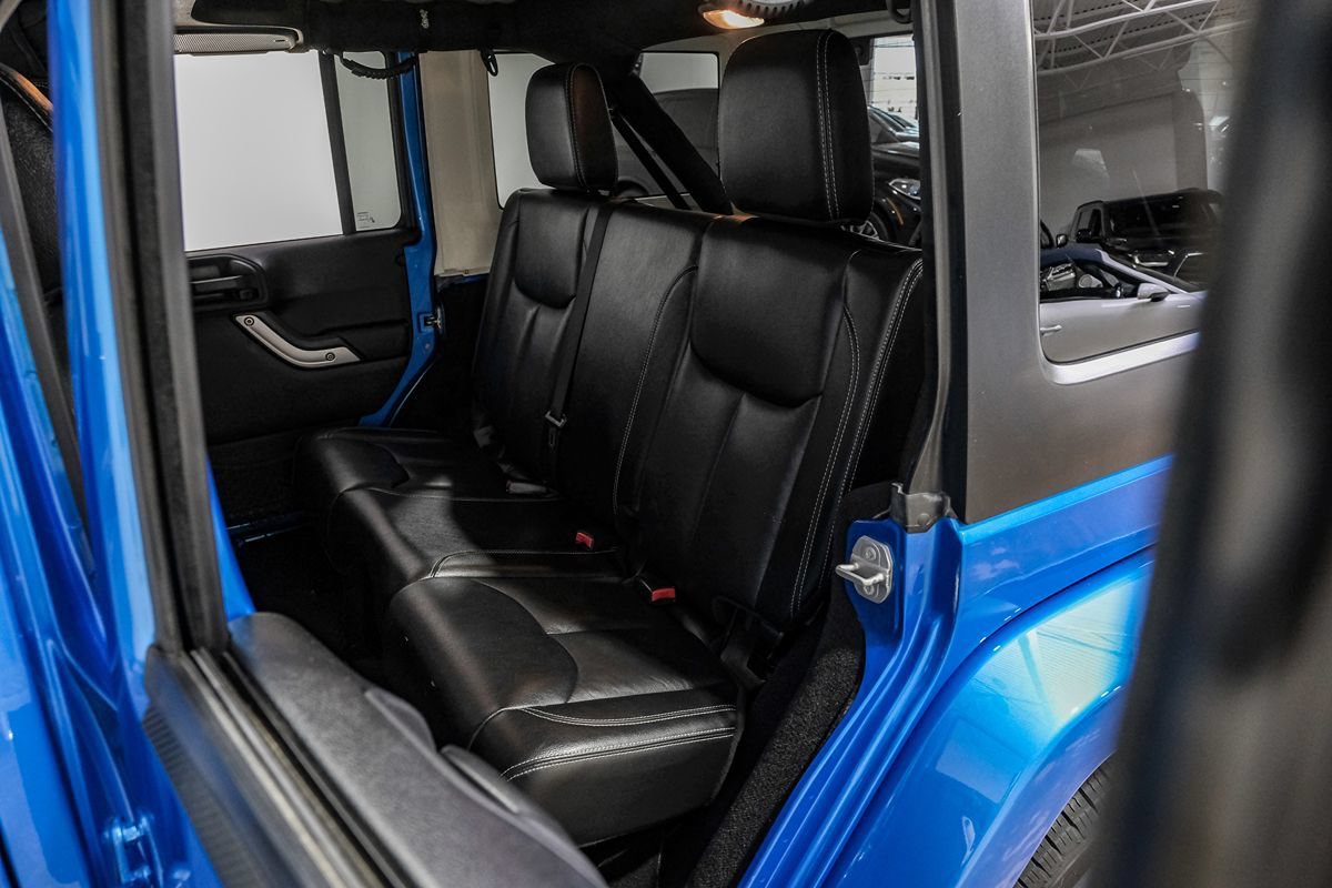 Used 2015 Jeep Wrangler Unlimited Sahara w/ Connectivity Group AWD/4WD image 34