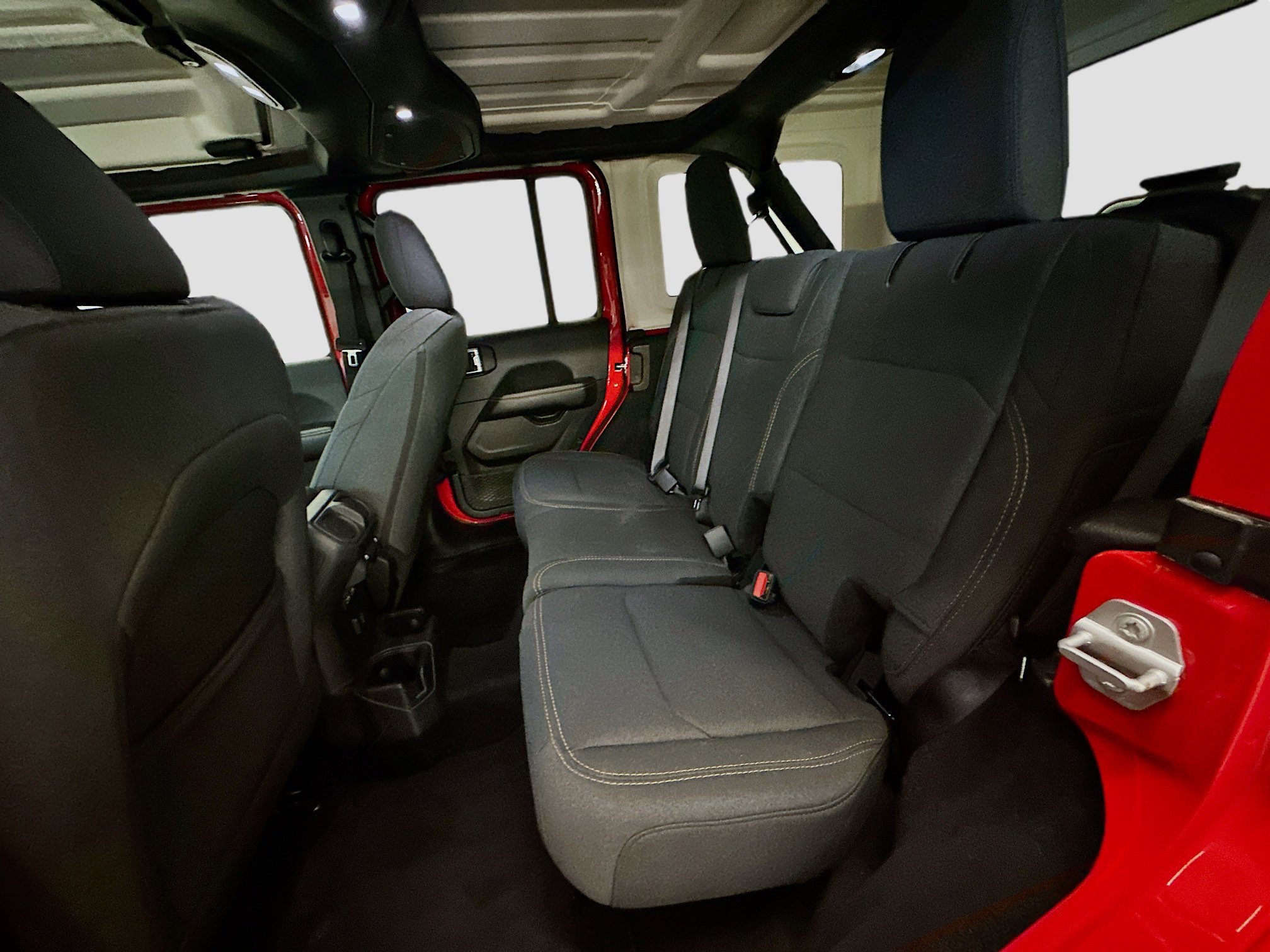 Used 2025 Jeep Wrangler Unlimited Sahara AWD/4WD image 28
