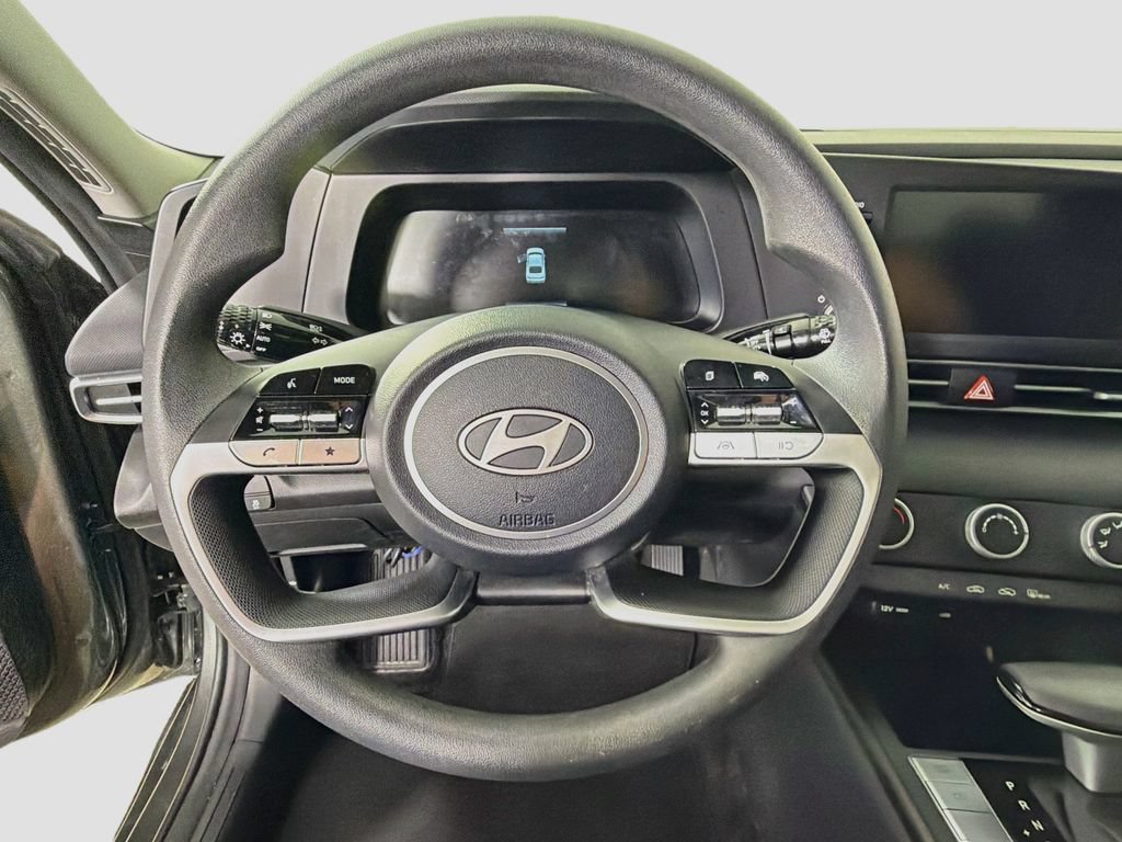 Used 2025 Hyundai Elantra SE FWD image 15