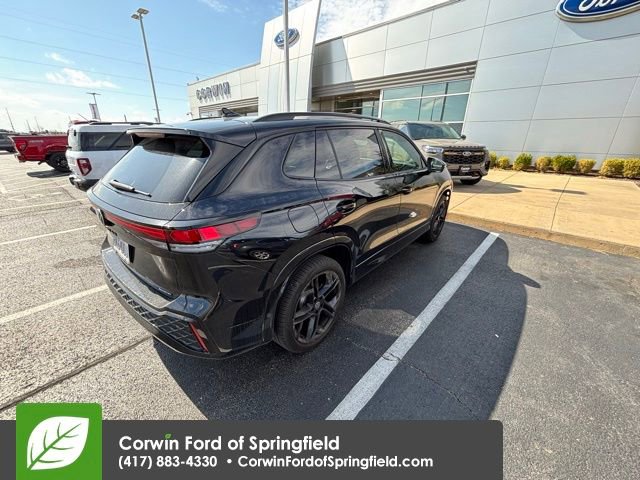 Used 2025 Volkswagen Tiguan SE R-Line image 4