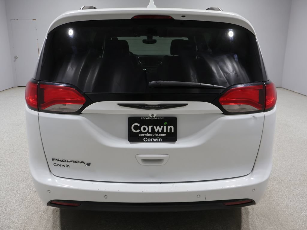 Used 2019 Chrysler Pacifica Touring-L Plus w/ S Appearance Package FWD image 3