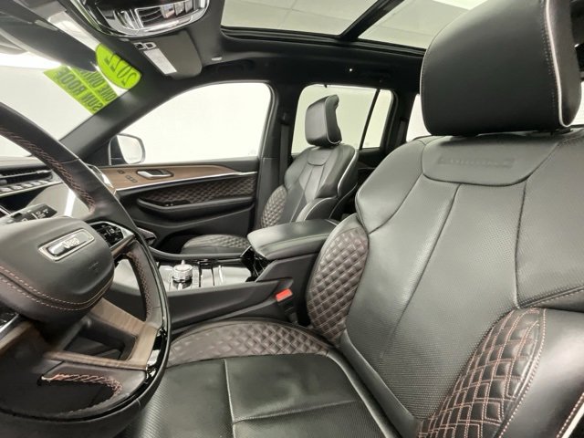 Used 2022 Jeep Grand Cherokee Summit w/ Luxury Tech Group V image 6