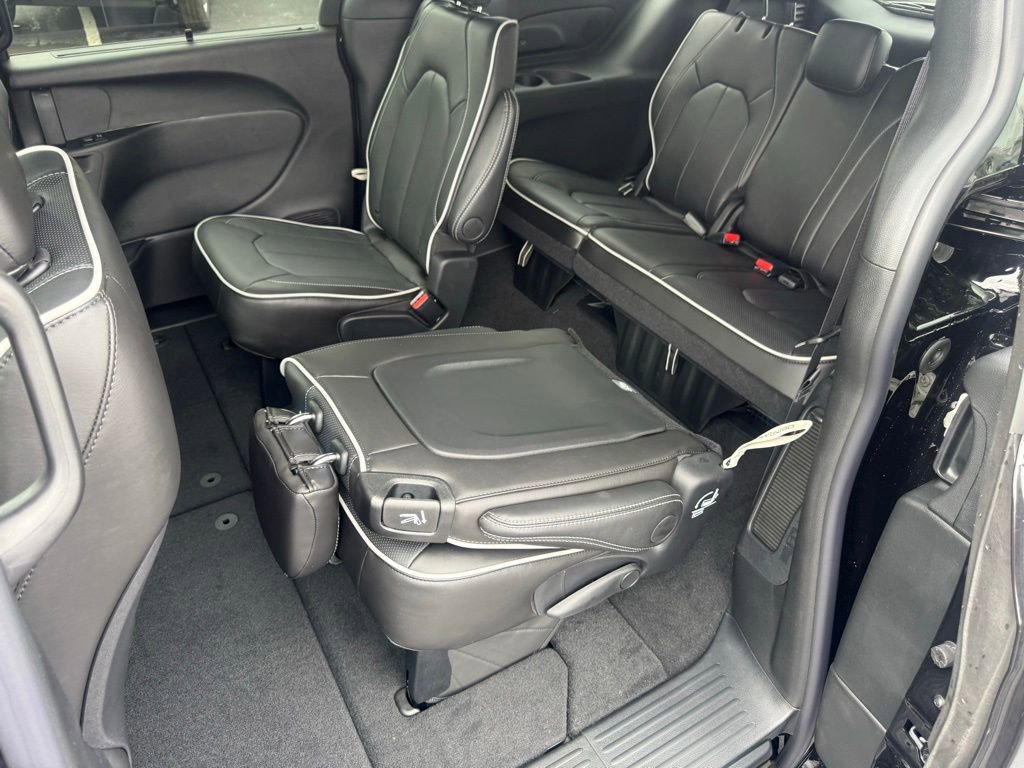 New 2027 Chrysler Pacifica Limited AWD/4WD image 31