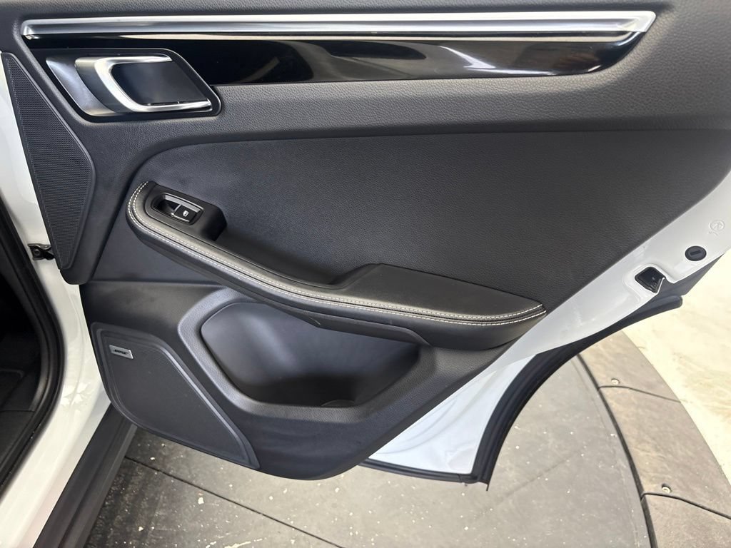 Certified 2024 Porsche Macan S AWD/4WD image 26