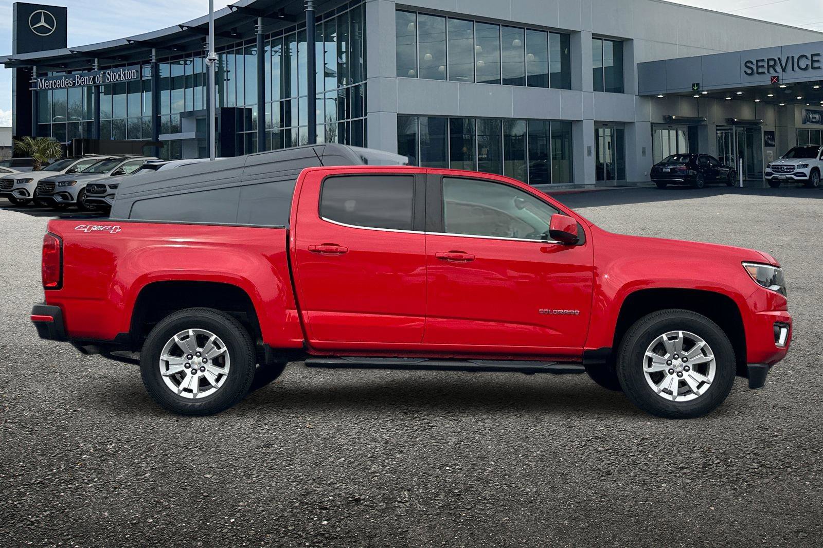 Used 2017 Chevrolet Colorado LT w/ LT Convenience Package image 3