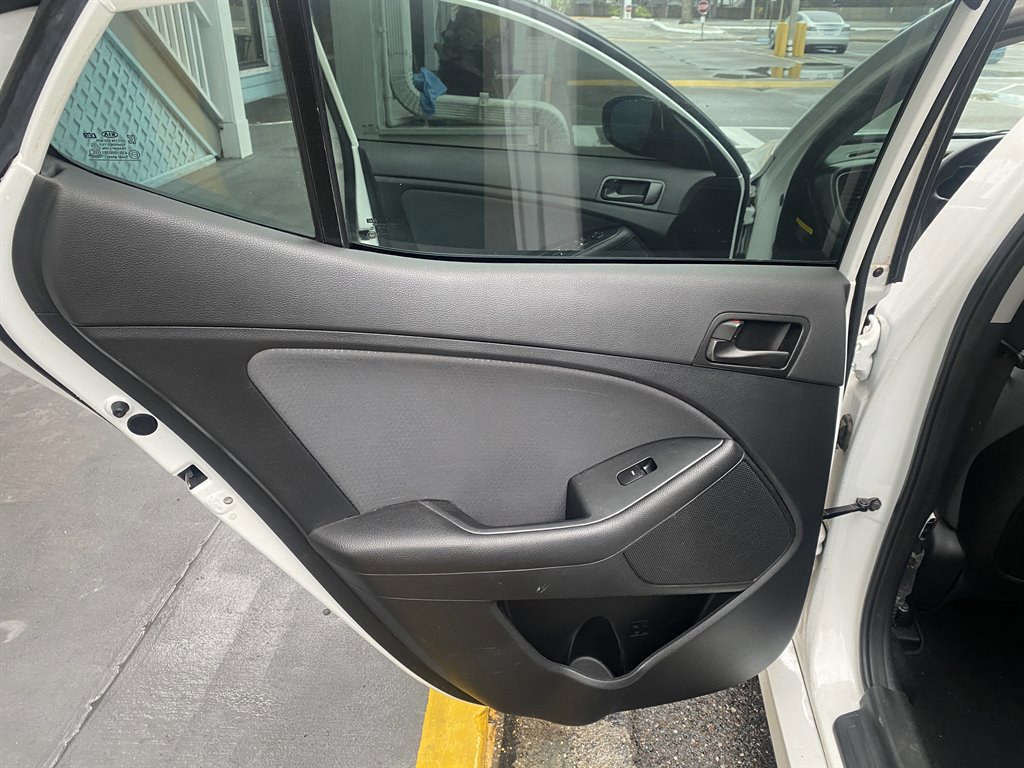 Used 2015 Kia Optima LX image 10