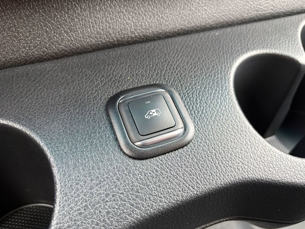 Used 2025 Mercedes-Benz Sprinter 2500 image 21