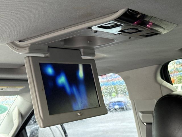 Certified 2017 Cadillac Escalade ESV Premium Luxury RWD image 18