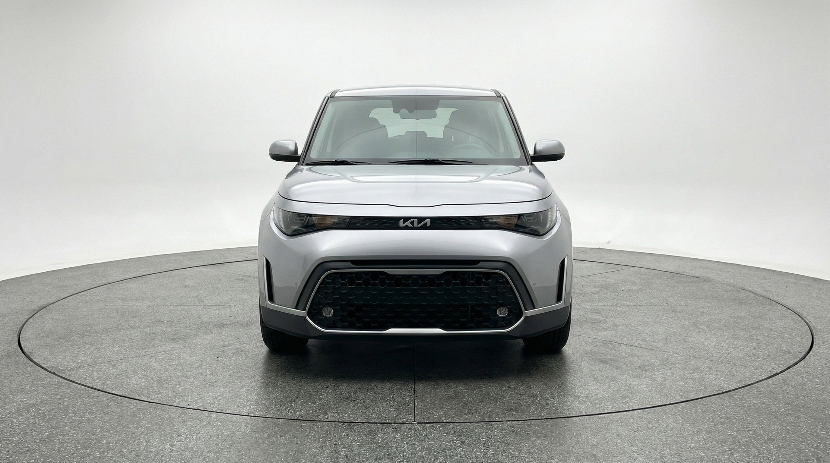 Used 2025 Kia Soul LX w/ LX Technology Package FWD image 2