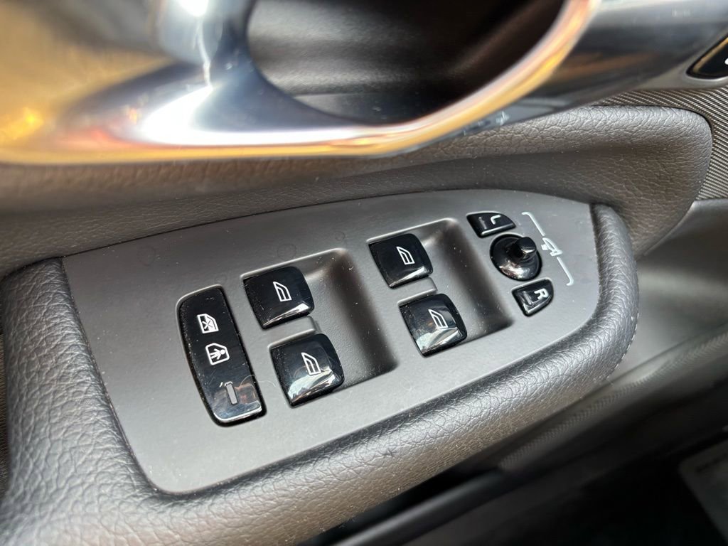 Certified 2025 Volvo S60 B5 Plus image 26