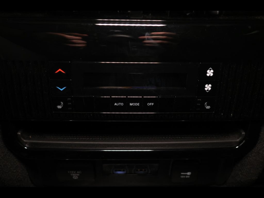 Used 2022 Jeep Wagoneer Series III w/ Premium Group I AWD/4WD image 32