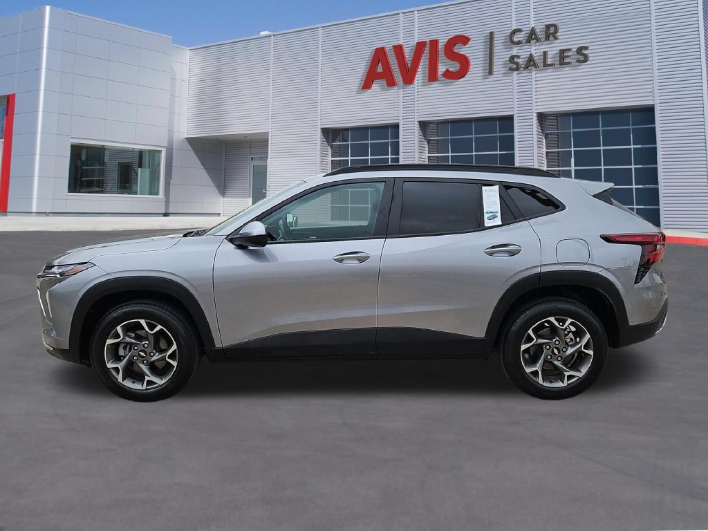 Used 2025 Chevrolet Trax LT w/ LT Convenience Package FWD image 10