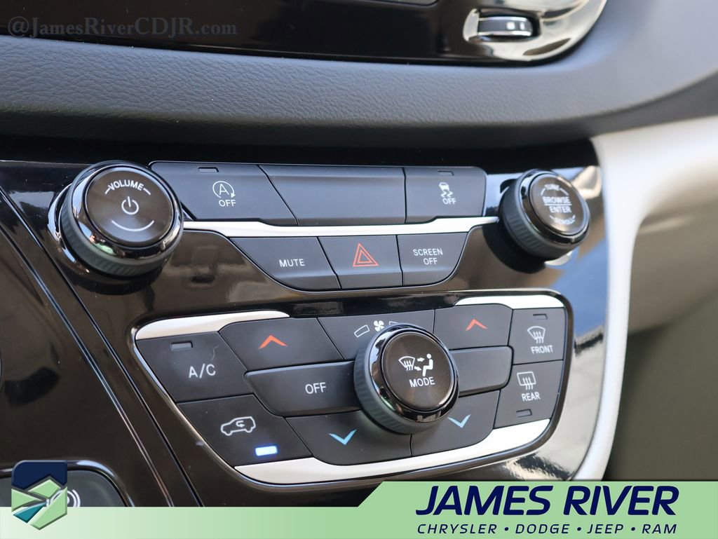 Used 2024 Chrysler Voyager LX image 36