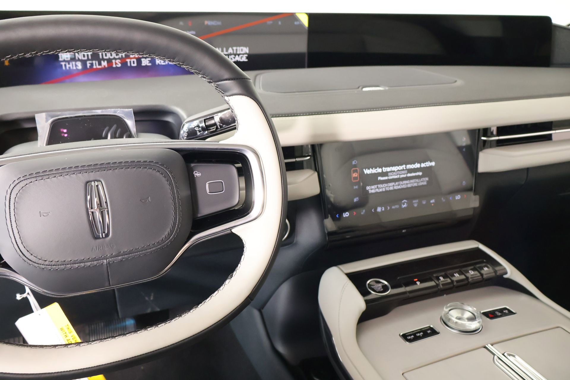 New 2026 Lincoln Navigator Reserve w/ Jet Appearance Package AWD/4WD image 5