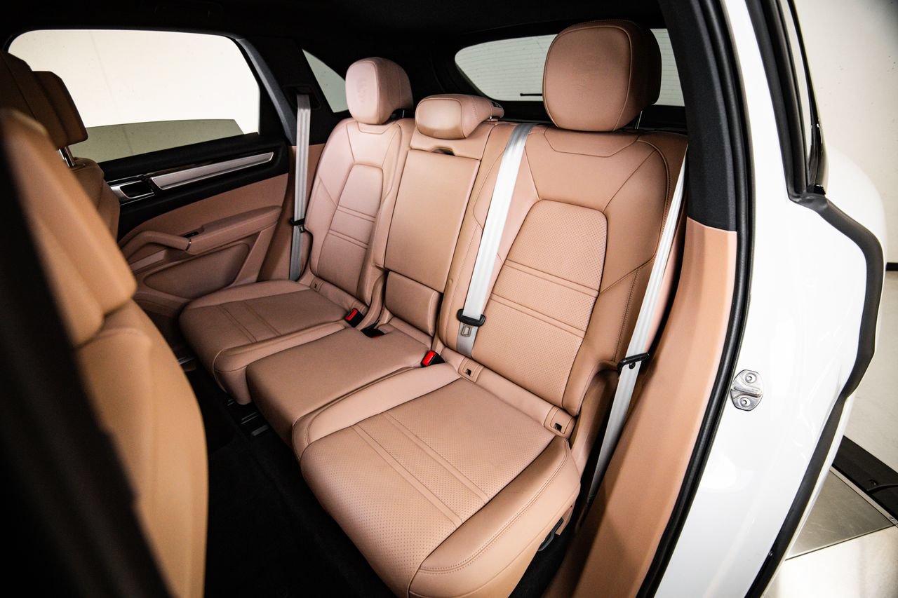 Certified 2023 Porsche Cayenne Platinum Edition AWD/4WD image 24