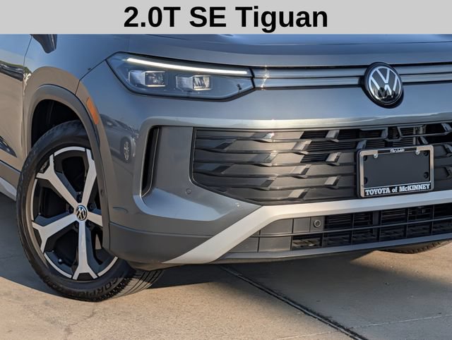 Used 2025 Volkswagen Tiguan SE FWD image 3