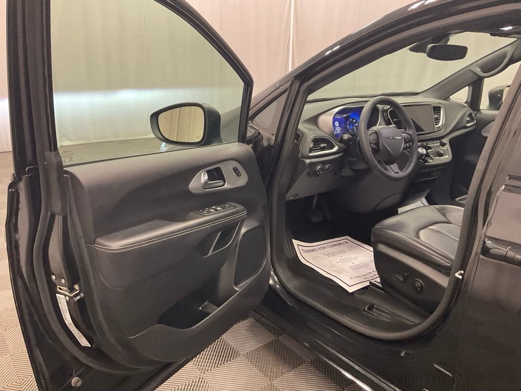 Used 2023 Chrysler Pacifica Touring-L w/ S Appearance Package FWD image 22