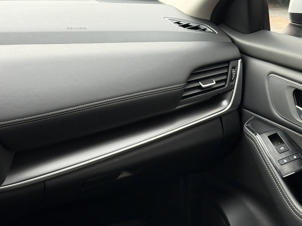 Used 2026 Nissan Rogue SV FWD image 15