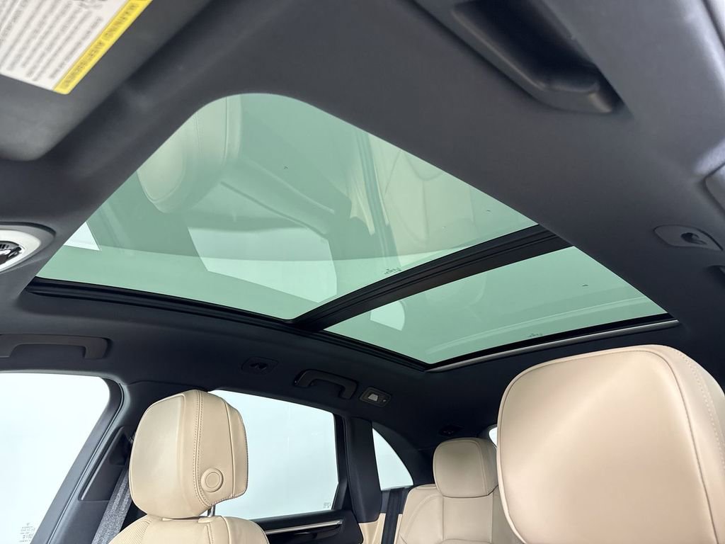 Certified 2025 Porsche Macan image 42